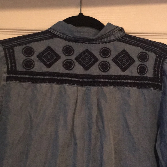 Button down with accented back - Picture 4 of 4